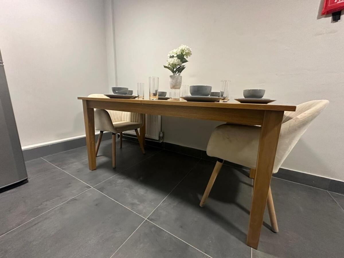 Contractorsgroupsspaciousdiscountswifiparking Holiday home Nottingham
